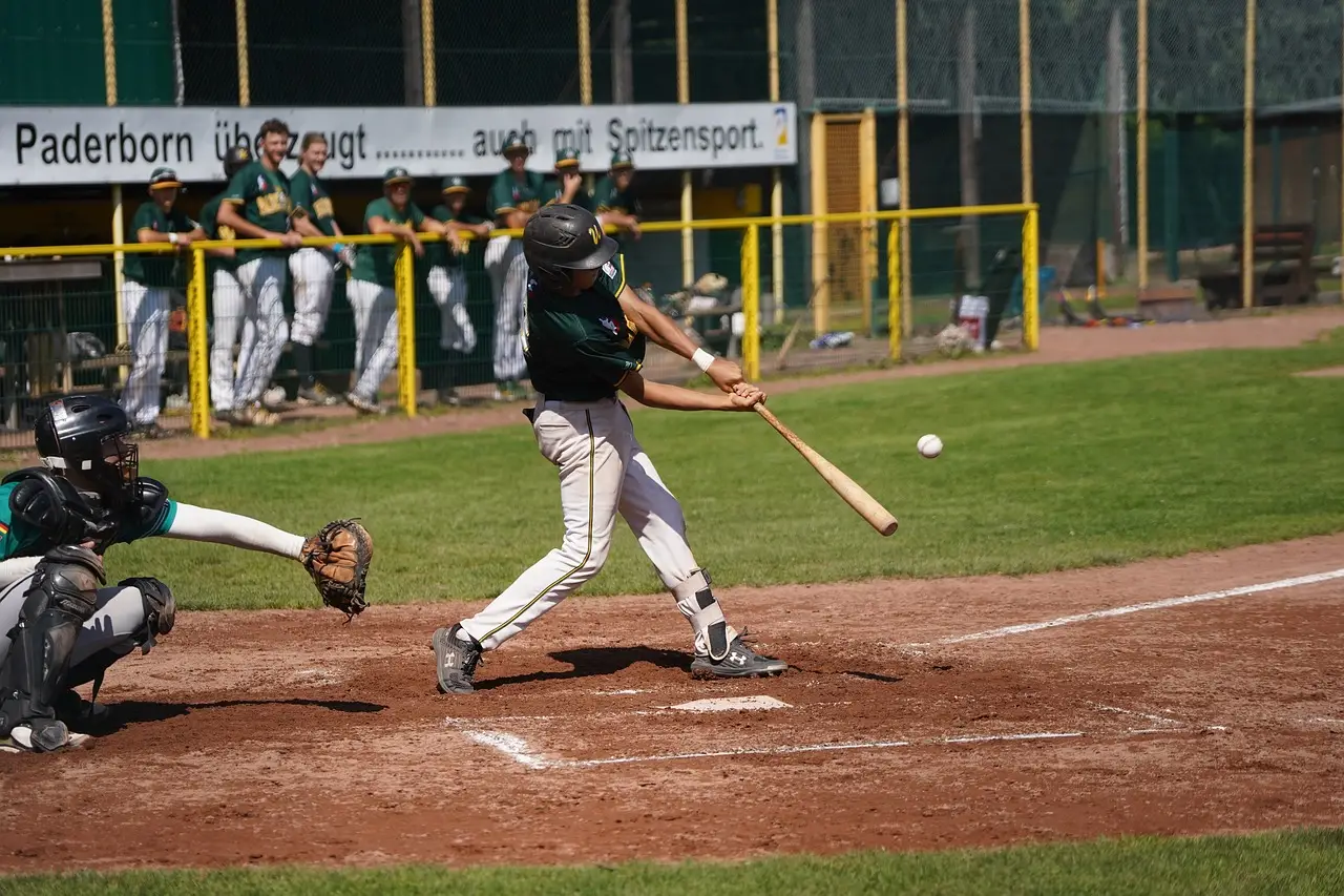 Choosing the Perfect Display Case for Your Baseball Keepsakes